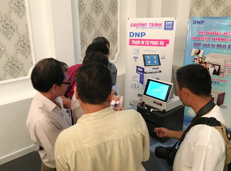 A CEREMONY TO INTRODUCE DNP DSRX1 AND DNP DS80 PRINTERS AT CAN THO CITY, VIETNAM