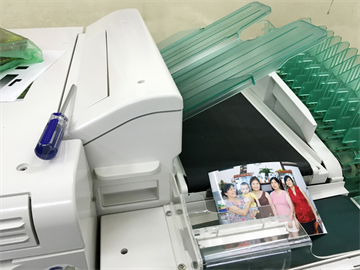 INSTALLATION PICTURES OF FUJIFILM FRONTIER 570 WITH AN EXPENSION OF PRINTING SIZE AS 30X65CM AT NO. 70A NGOC HA–HA NOI CITY